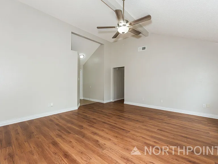 521 Jean Dr — Photo 2