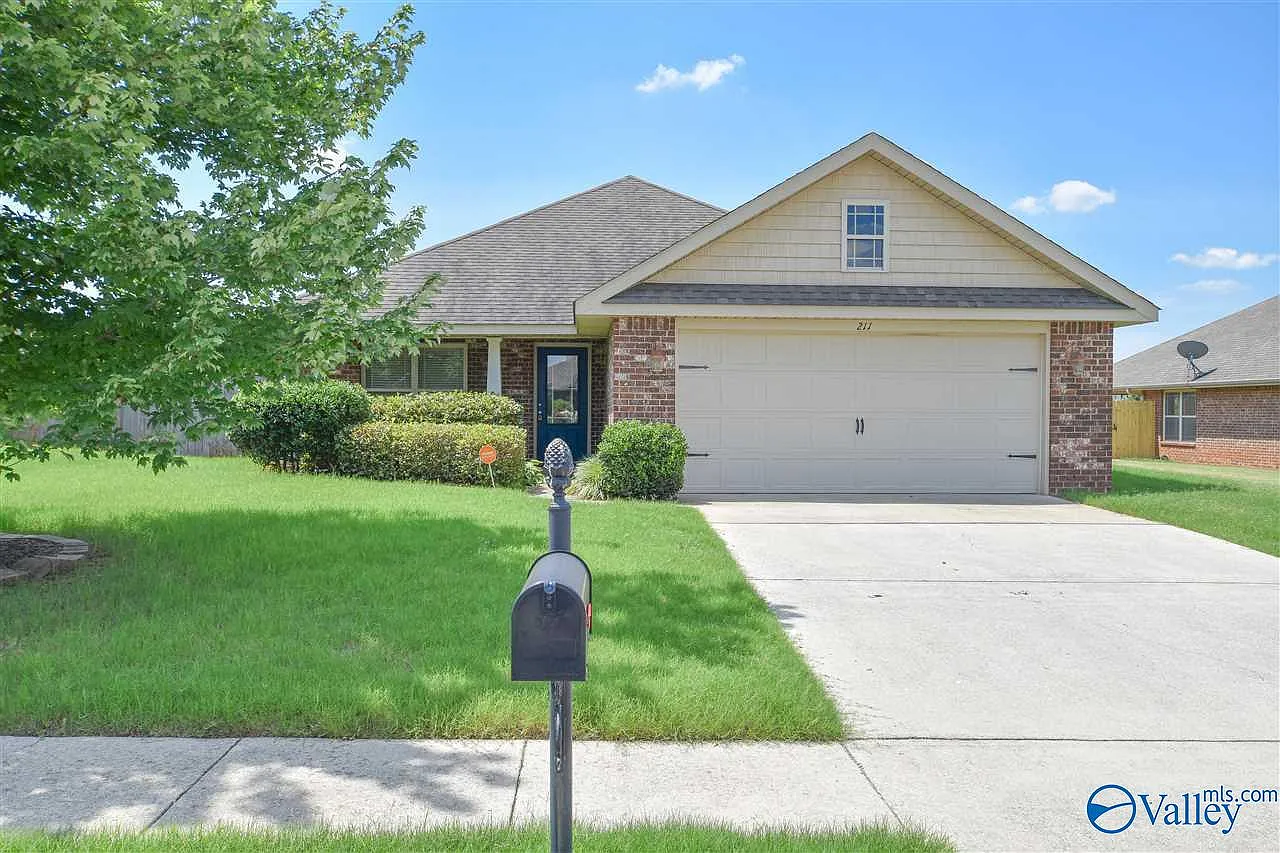 3 bed, 2.0 bath, 1956 sqft, $2,000 — Photo 1
