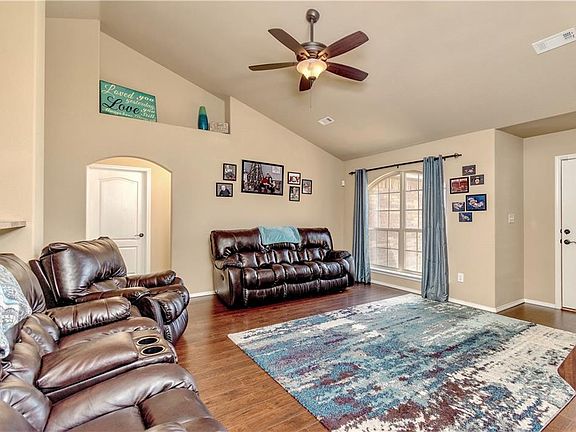 3rd image of 1009 Shanna Dr