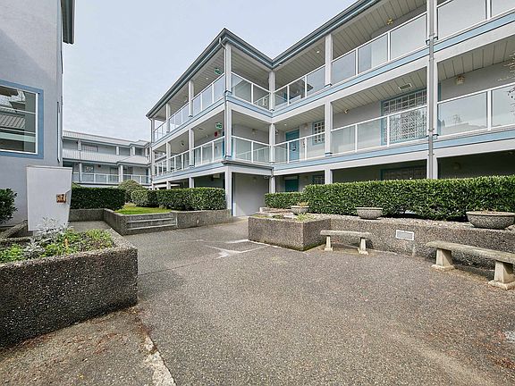 2nd image of 11519 Burnett St #405