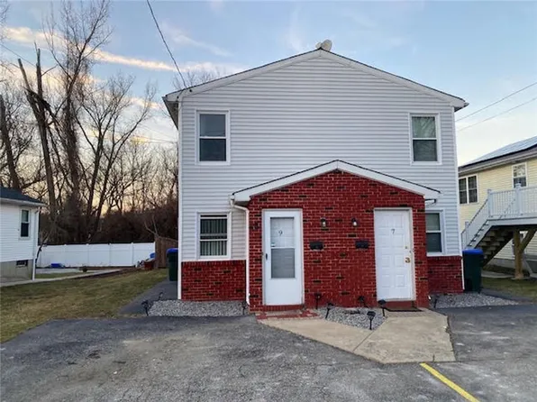 9 Gage St, Providence, RI 02909