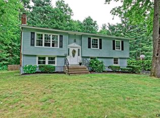 13 Cambridge Ave, Halfmoon, NY 12065