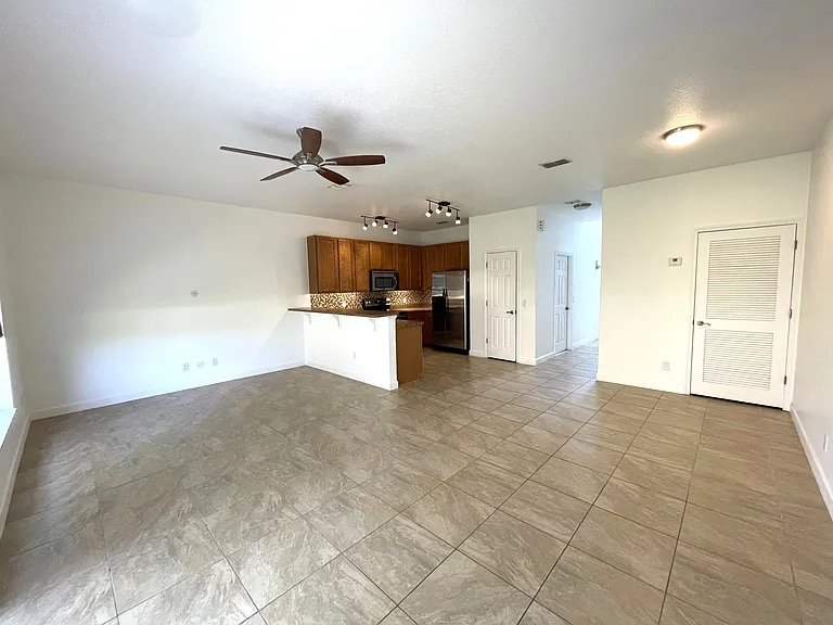 2600 Revolution St #105 — Photo 4