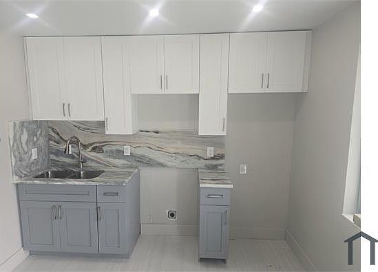 1st image of 3300 SE 6th St APT 2