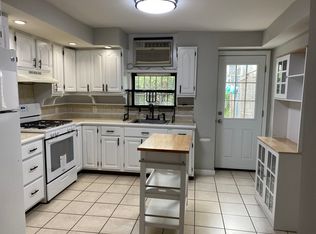 907 Hoffman St, Philadelphia, PA 19148