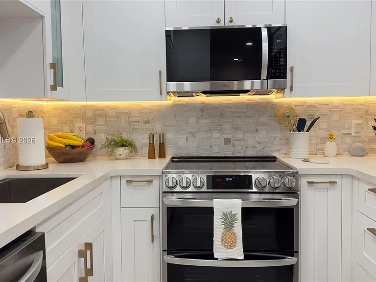 5161 Collins Ave #715 — Photo 8