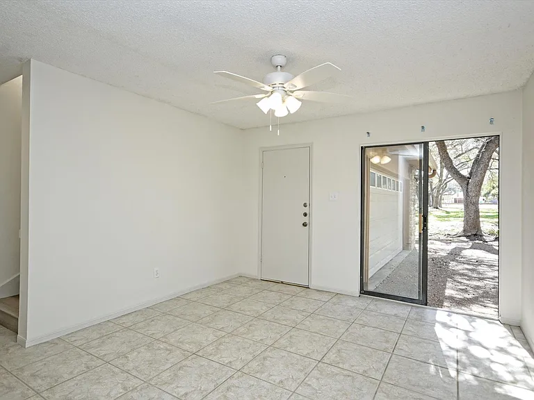 105 Crescent Blf — Photo 9