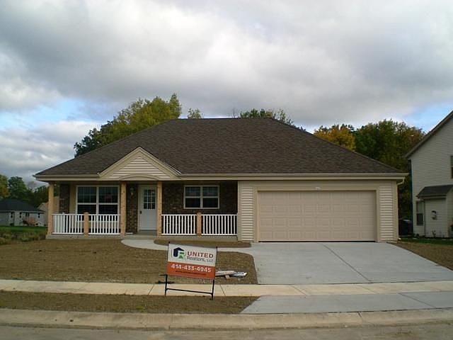 1st image of 567 Yosemite Ave