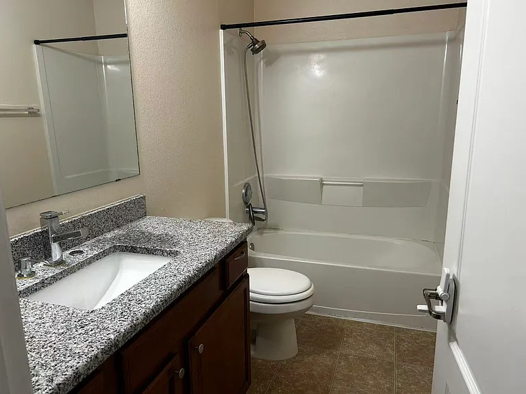 10916 Fort Point Ln NE — Photo 7