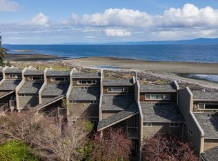 3295 Island Hwy W #220, Qualicum Beach, BC V9K2C6