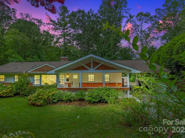 227 S Laurel Cir, Black Mountain, NC 28711