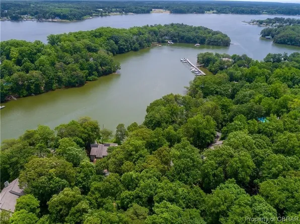 45 Oyster Cove Lndg #45, Hartfield, VA 23071