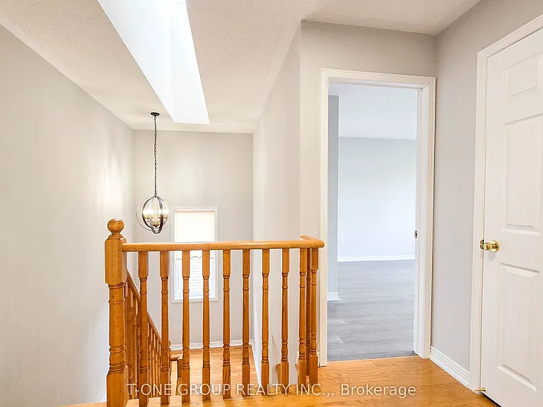 106 Castleglen Blvd — Photo 18