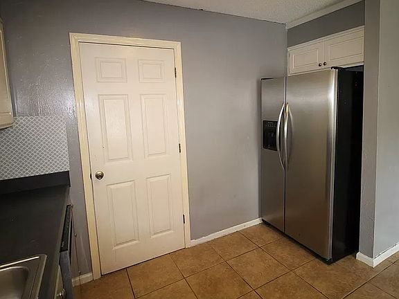Kitchen / Laundry Room Door