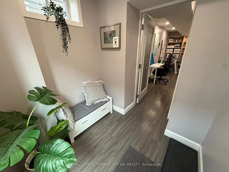 2134 Dundas St W #1 — Photo 7