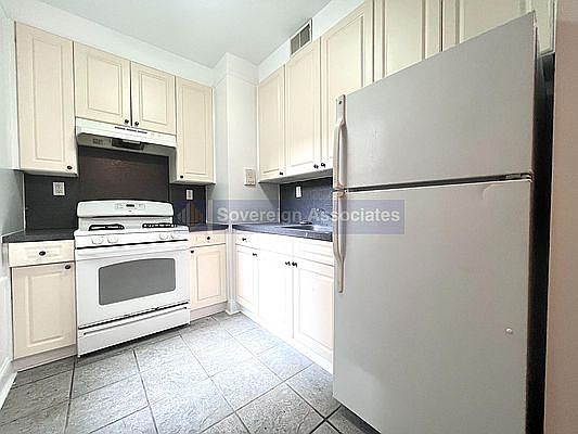 4th image of 105 Pinehurst Ave APT 30