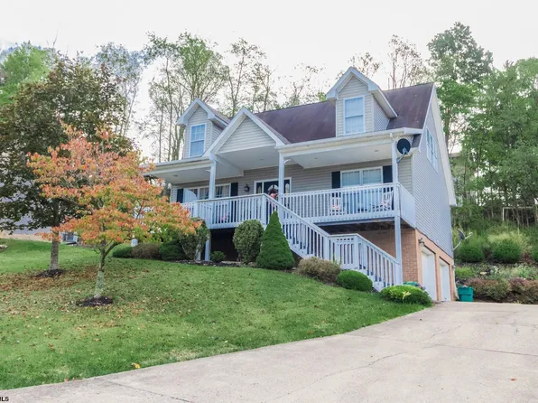 112 Oakwood Cir, Bridgeport, WV 26330