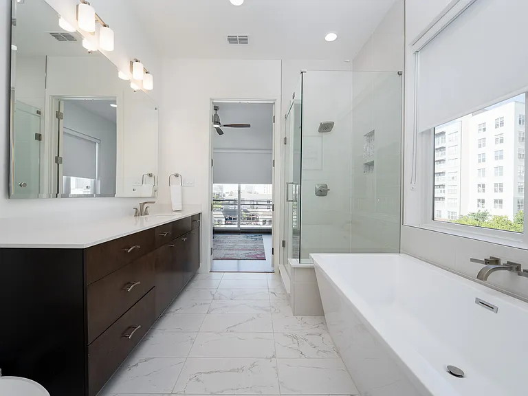 2934 N Hall St #401 — Photo 17