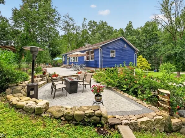 102 Meadow Rd, Hampton Twp., NJ 07860