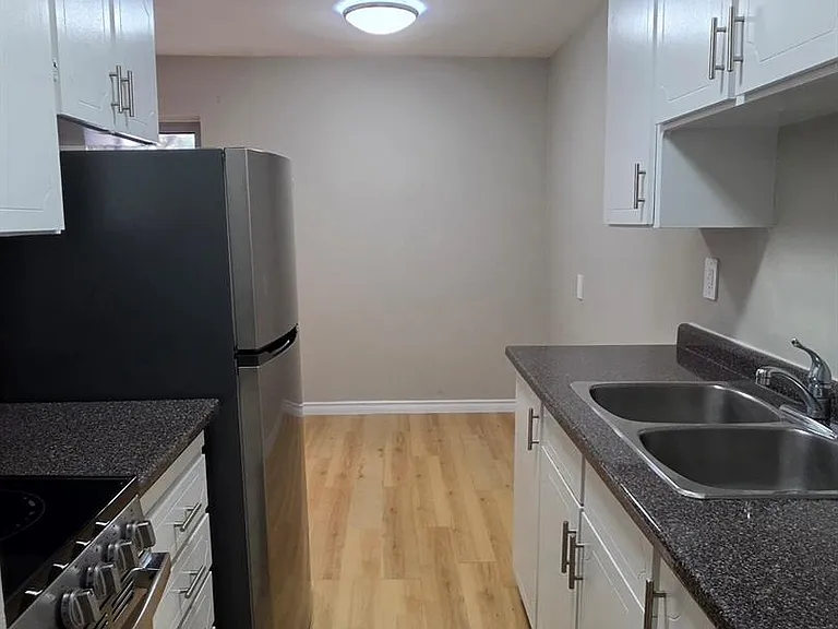 3900 Wyandotte St E #121 — Photo 2