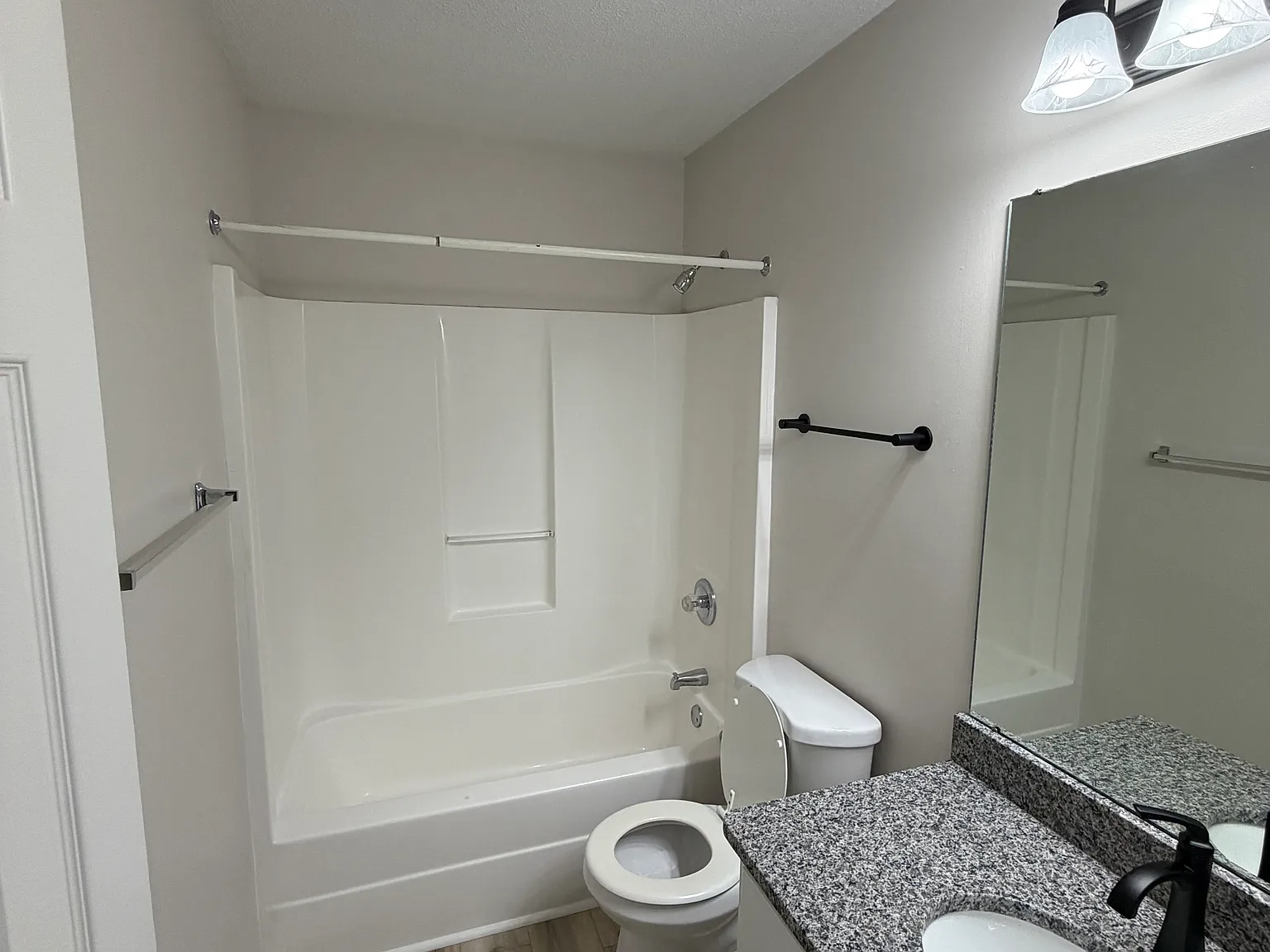3 bed, 1596 sqft, $1,980 — Photo 3