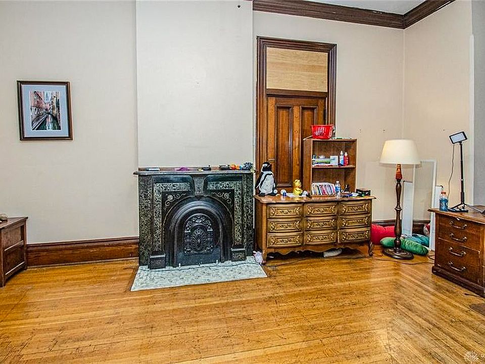1st image of 327 N Barron St #1