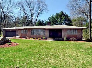 46 Maplecrest Dr, Smithfield, RI 02828