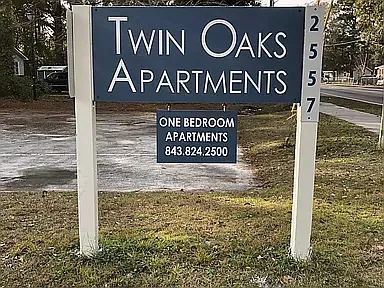 Twin Oaks Apartments