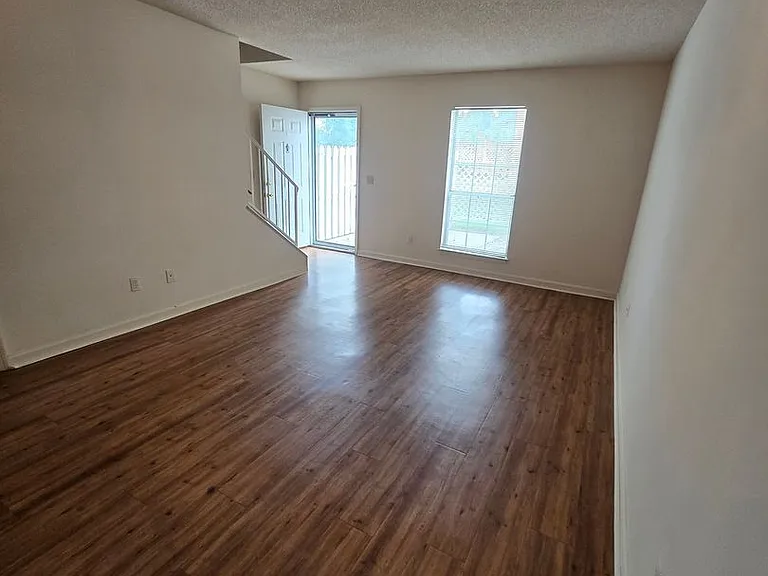 Tusculum Square Apartments and Townhomes — Photo 28