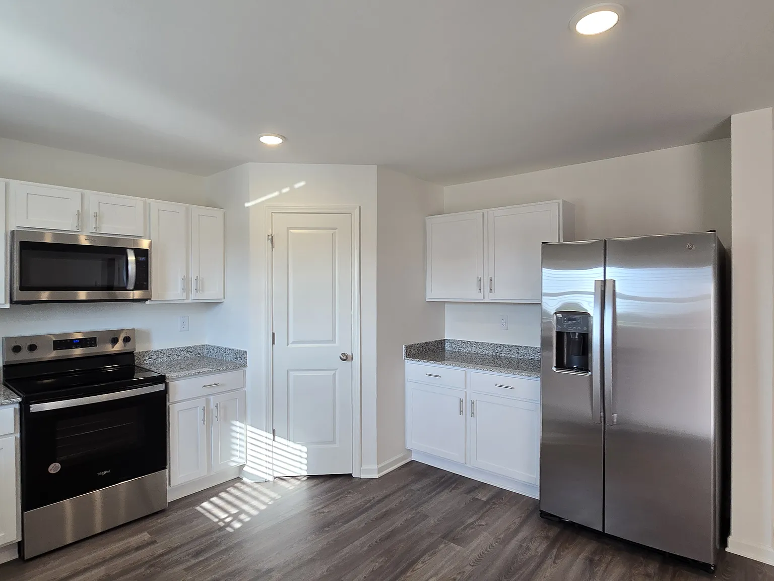 4 bed, 2014 sqft, $2,100 — Photo 2