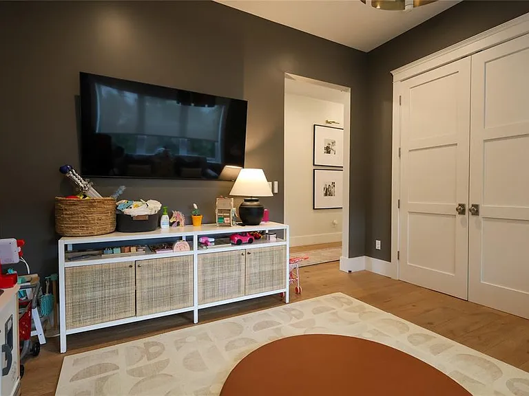 2402 W Parkland Blvd — Photo 21