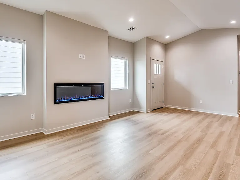 212 W Mendocino — Photo 11