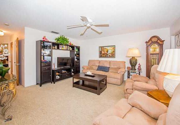 Home For Sale In Cedar Pointe