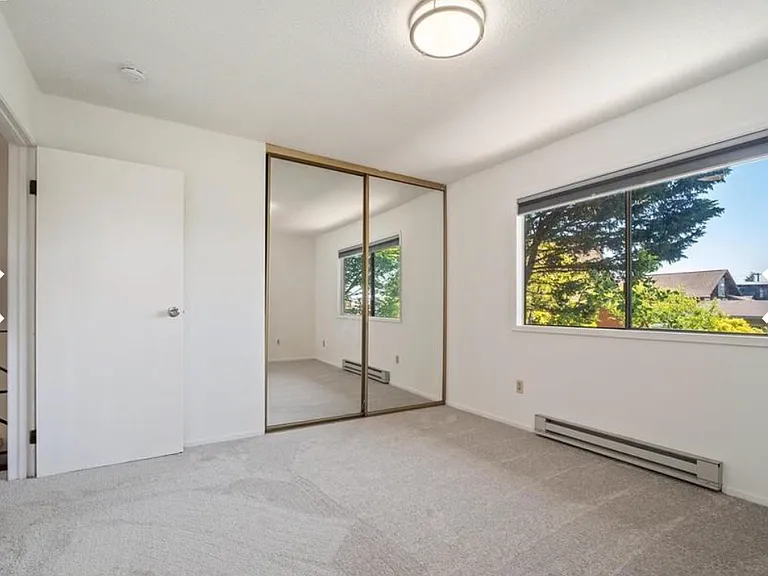 3028 Deakin St #4 — Photo 9