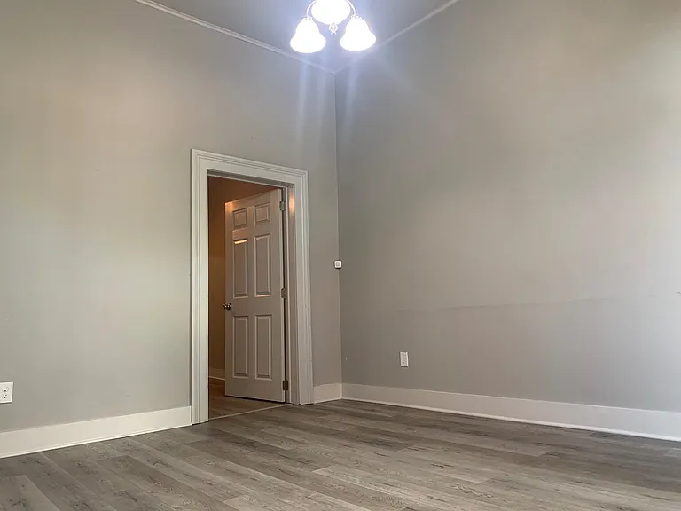 2630 Eagle St — Photo 7