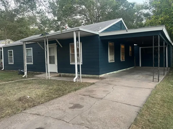 1233 E Charleston Dr, Wichita, KS 67219