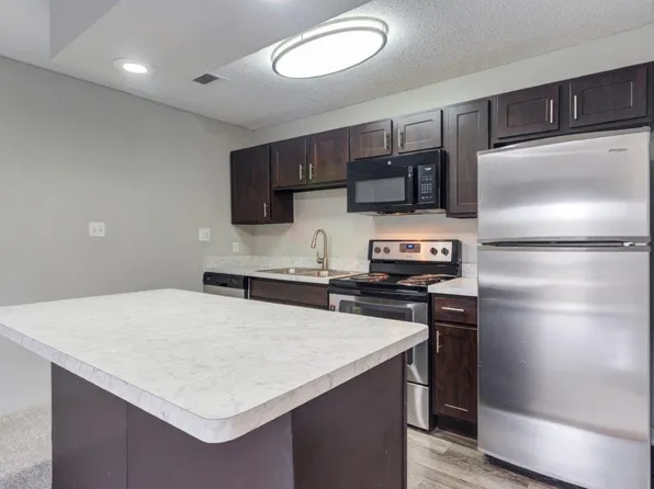 The Lakes of Schaumburg Apartment Homes