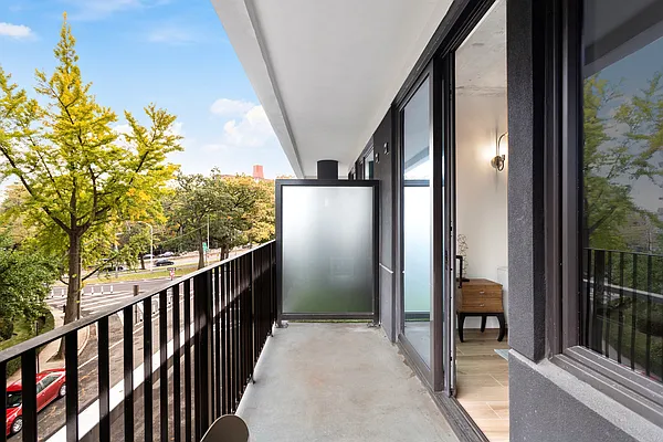 Rented by Safdie Realty Group | media 9