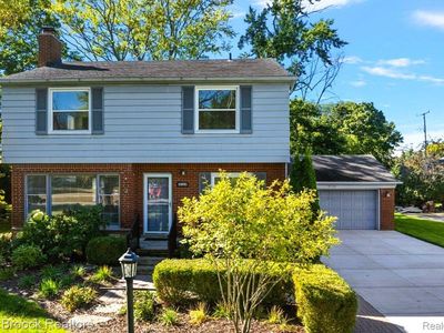 18569 Riverside Dr, Beverly Hills, MI, 48025