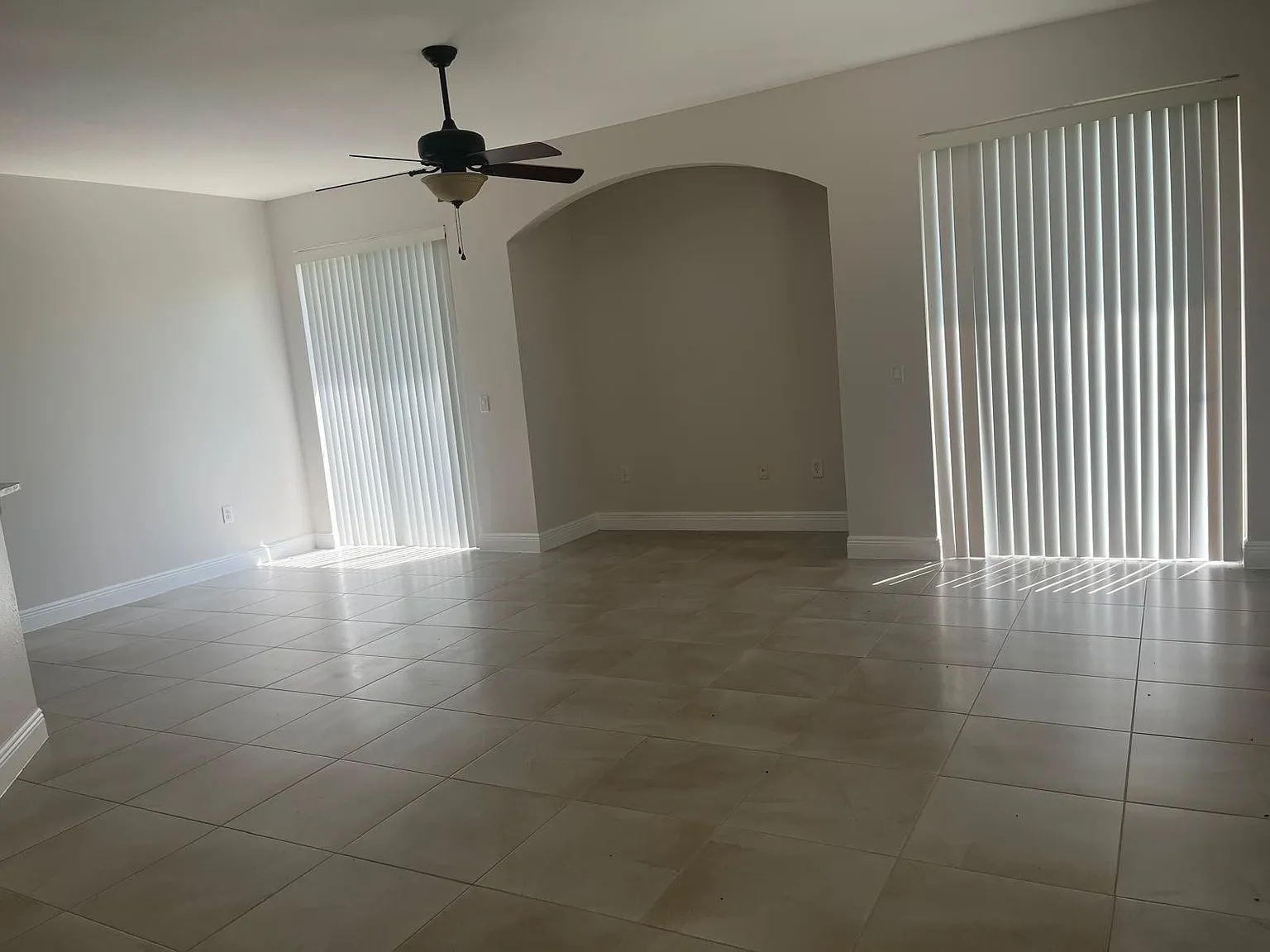 3 bed, 2.5 bath, 1705 sqft, $2,000 — Photo 3