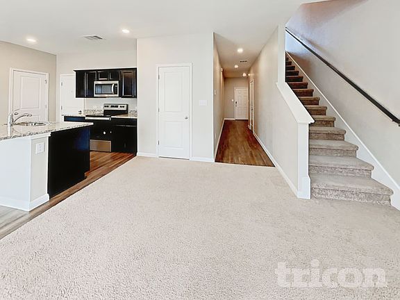2nd image of 144 Peony Ln