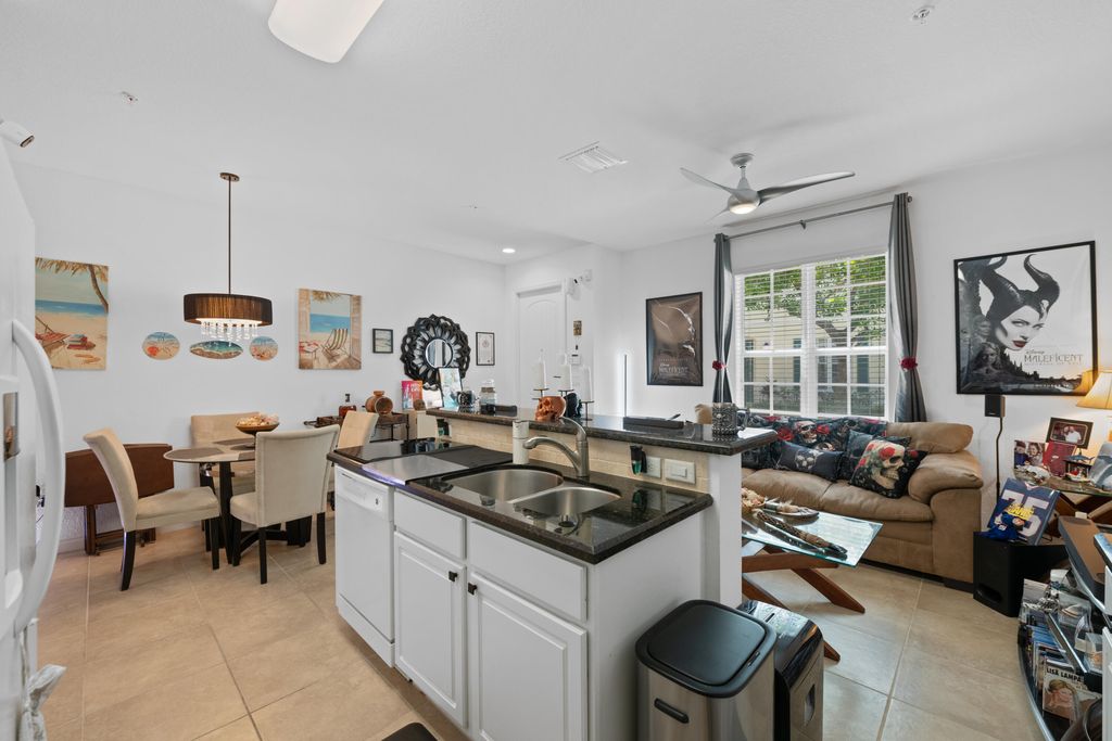 701 SW 1ST Terrace, photo 9