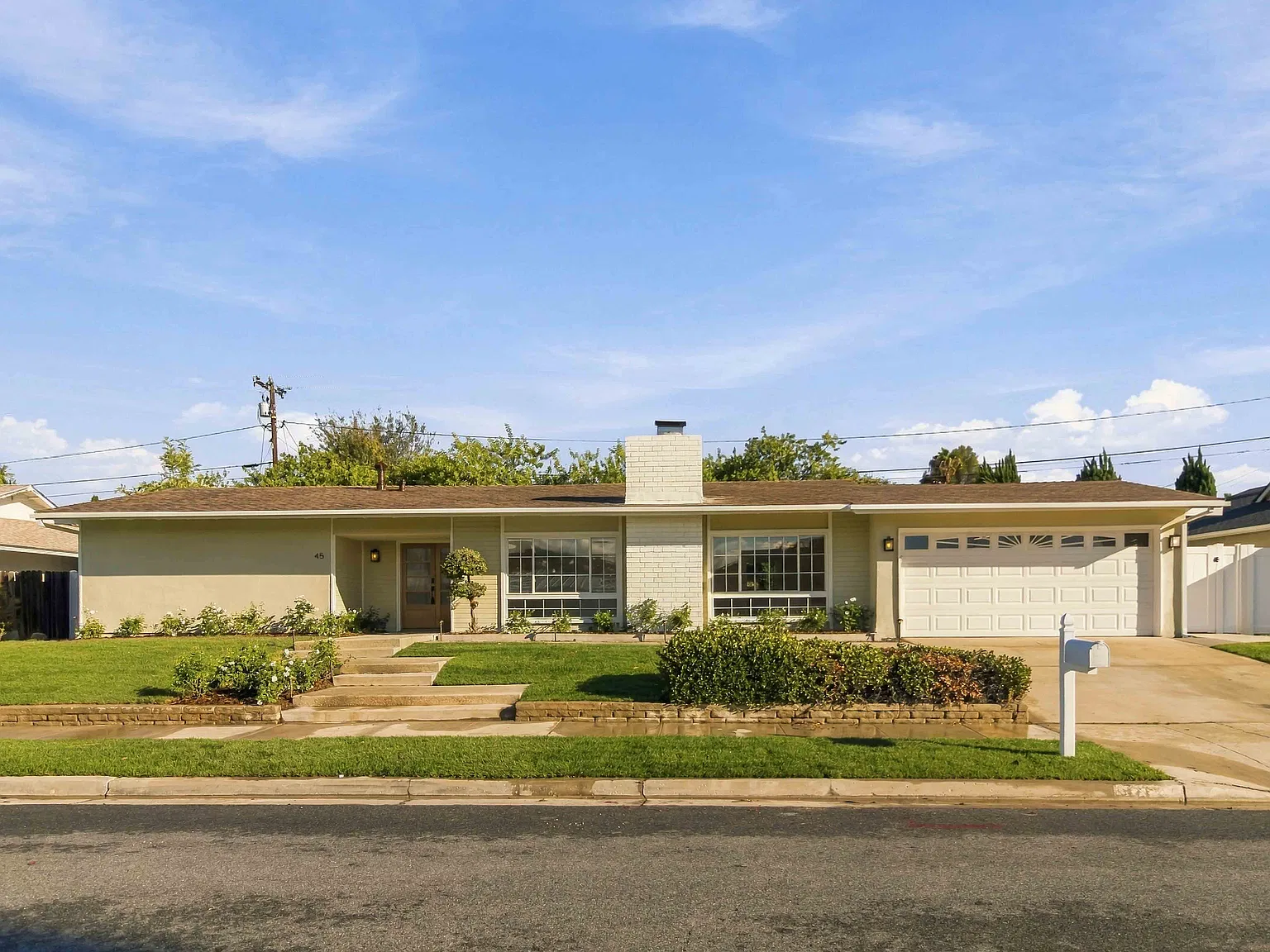 4 bed, 1961 sqft, $6,000 — Photo 1