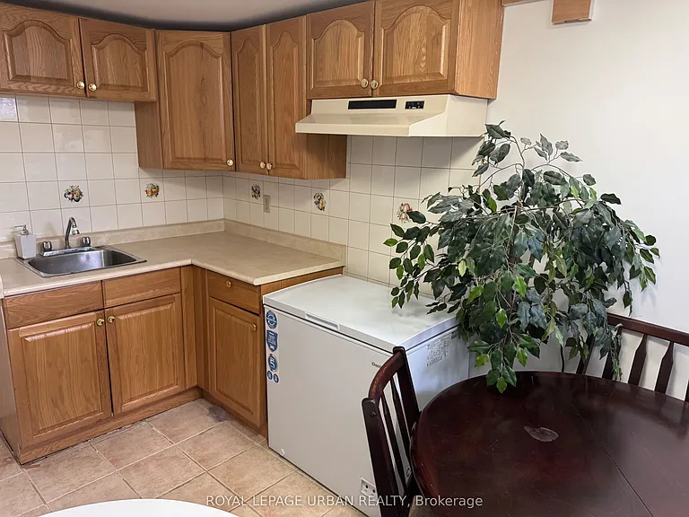 126 Marilake Dr — Photo 11