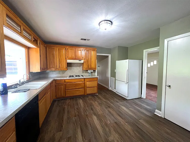2206 Nancy Lou St — Photo 9
