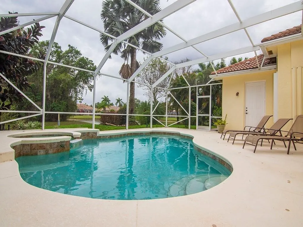 4 bed, 3.0 bath, 2369 sqft, $5,000 — Photo 2