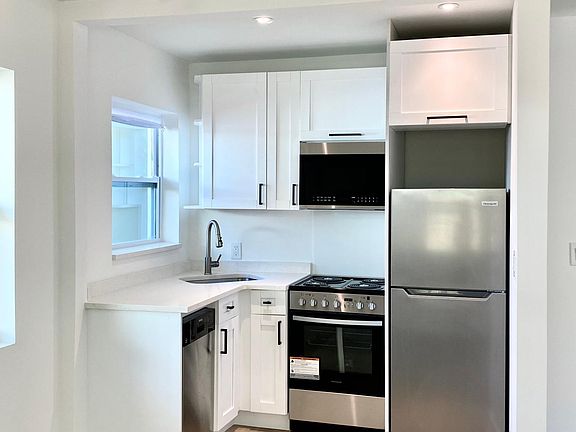 3rd image of 4811 N Flagler Dr #2