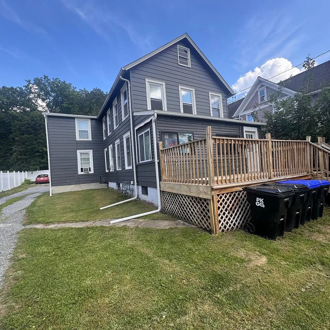 3 bed, 1.0 bath, 1232 sqft, $2,300 — Photo 2