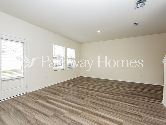 3rd image of 1071 Large Poppy Dr