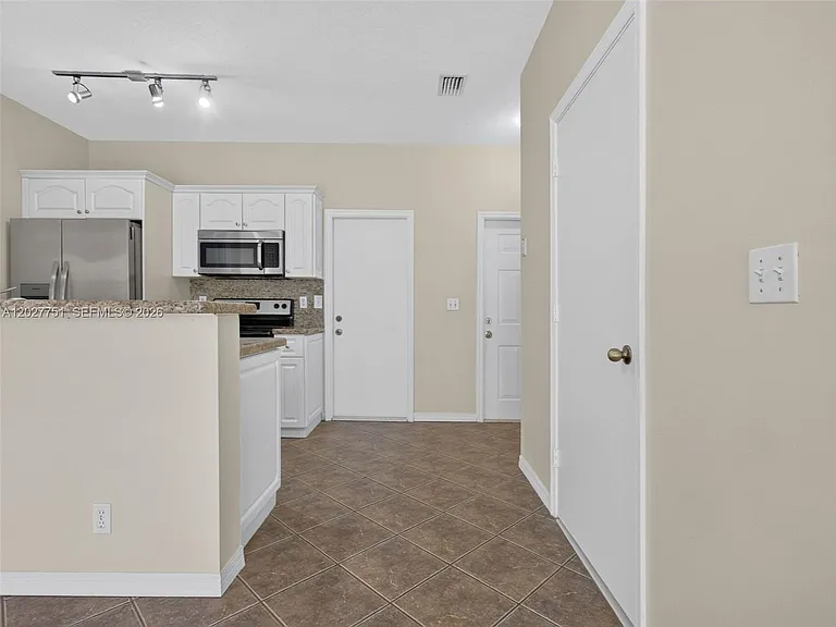 3677 San Simeon Cir #3677 — Photo 20